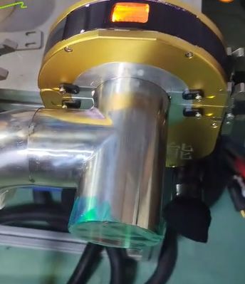 Closed pipe automatic welding-applied to automatic welding of chemical pipelines